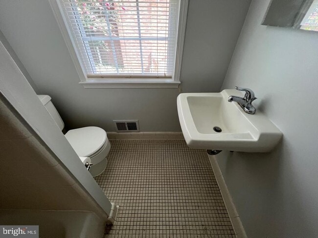 Building Photo - 6407 Kenhowe Dr