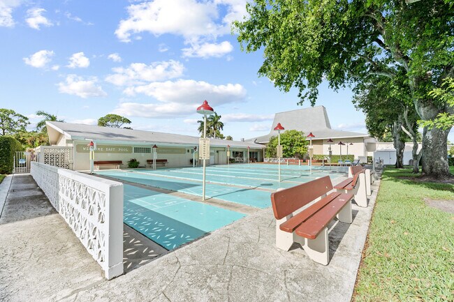 Building Photo - 2770 Garden Dr S