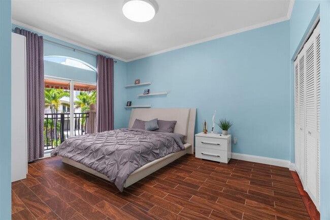 Building Photo - 70 Isle of Venice Dr