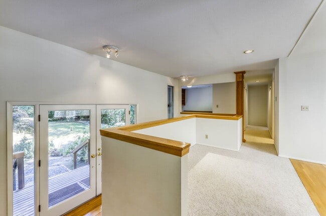 Building Photo - 3 Bedroom Home on Peaceful Property