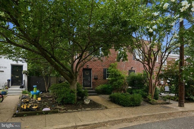 Building Photo - 2940 Sycamore St