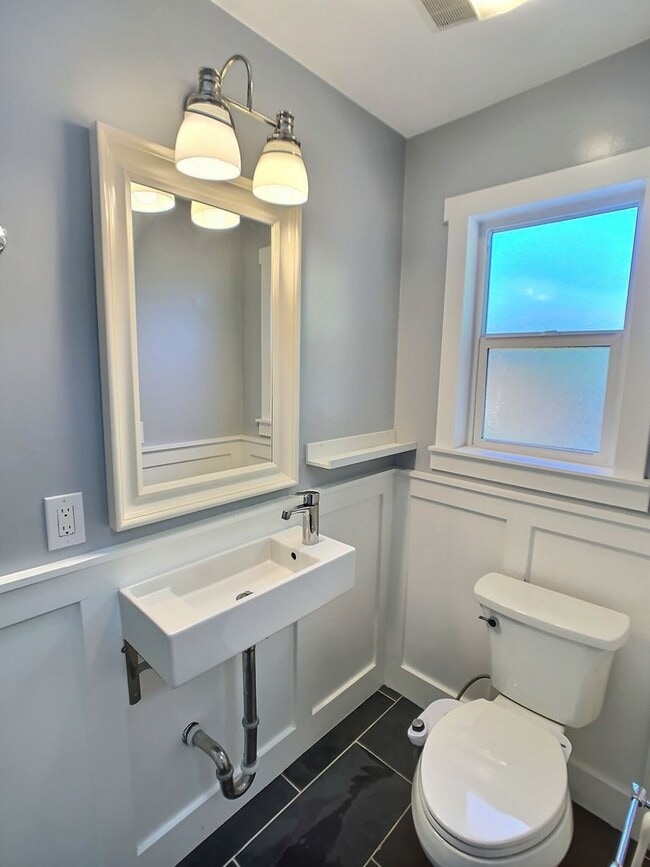 Building Photo - Charming Home for Rent in Naglee Park