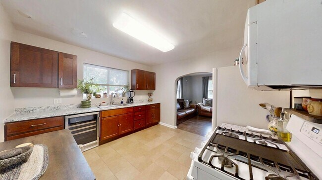 Building Photo - 2517 Clay St