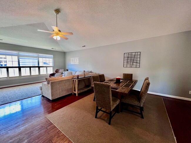 Building Photo - Beautiful home in the Chancellor Walk neig...