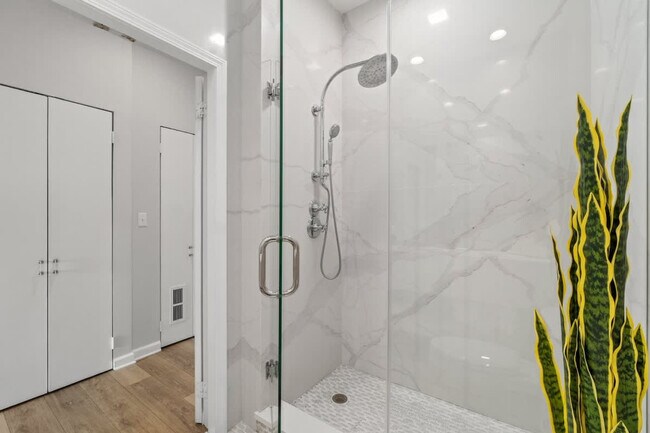 Building Photo - 9955 E County Hwy 30A