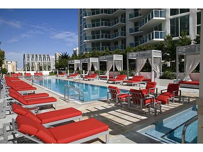 Building Photo - 200 Sunny Isles Blvd