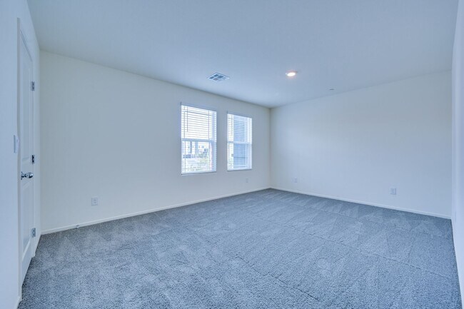 Building Photo - Brand New Townhouse!!! All Appliances incl...