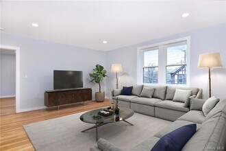 Building Photo - 2 West St