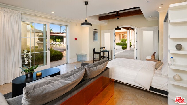 Building Photo - 718 N Rodeo Dr