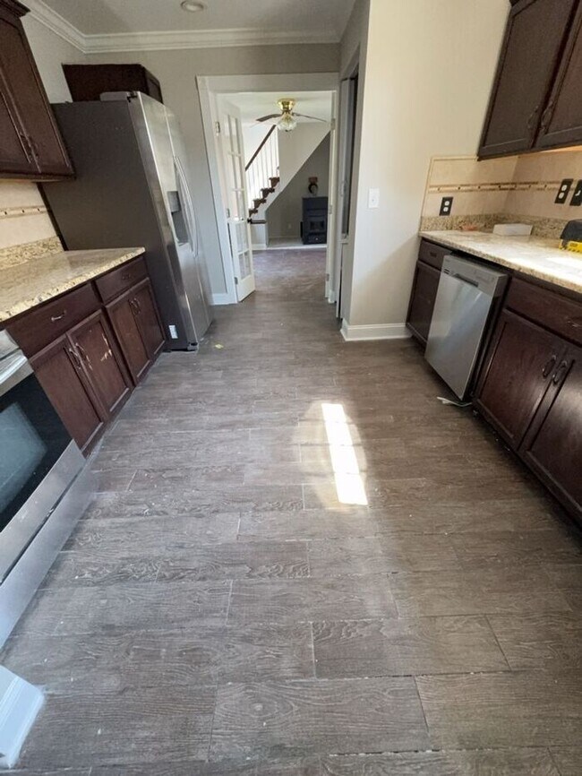 Building Photo - !! $500 OFF 2nds  MONTH'S RENT!!! Charming 3BR 2BA Home w/ Updated Kitchen + Large Front and Back...