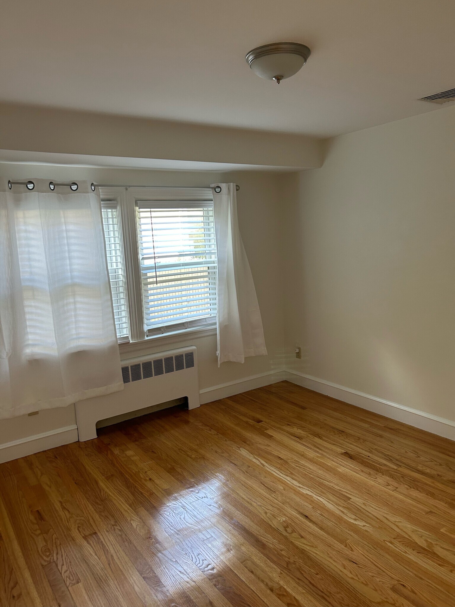 Building Photo - 24 Linden Rd