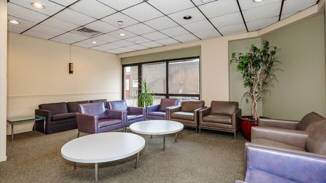 Building Photo - 899 S Plymouth Ct