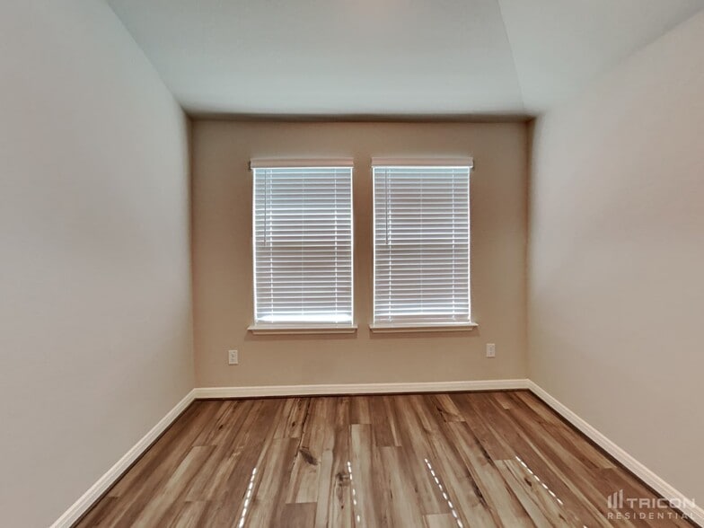 Building Photo - 13548 Paxton Blvd