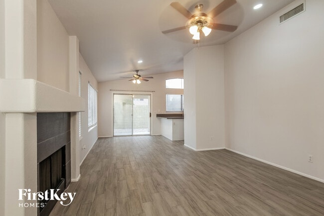 Building Photo - 4605 E Grovers Ave