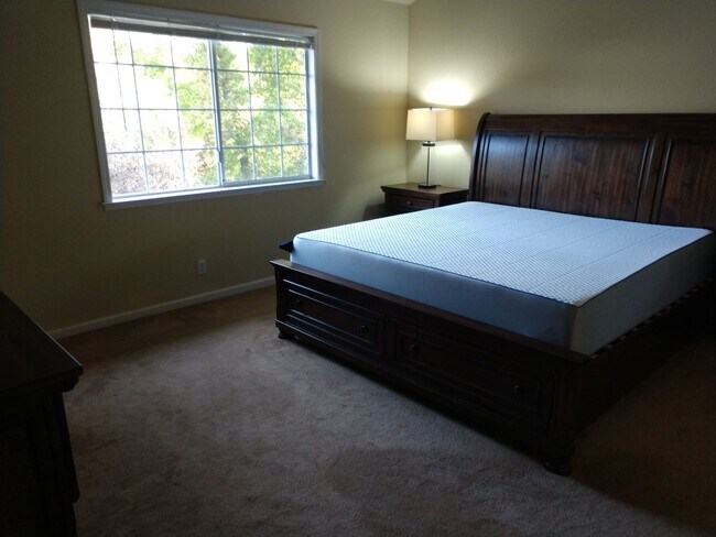 Building Photo - 3+ Bedroom Glen Ellen Home!
