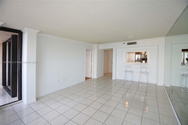 Building Photo - 540 Brickell Key Dr