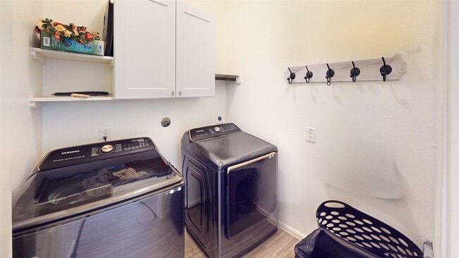 Building Photo - 14735 Garner Falls Trl