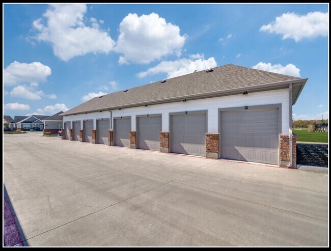 Building Photo - 151 Villas Dr