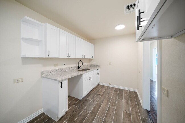 Building Photo - 151 Morningview Dr