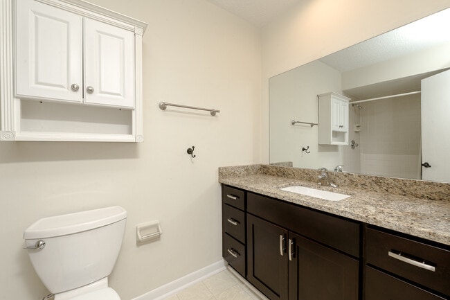 Building Photo - 5 Oakwood Park