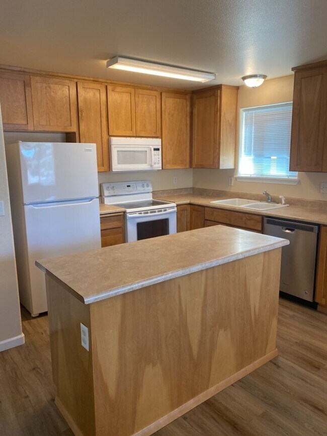 Building Photo - CP617/619