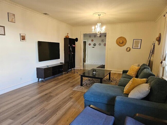 Building Photo - 710 N Avenue C