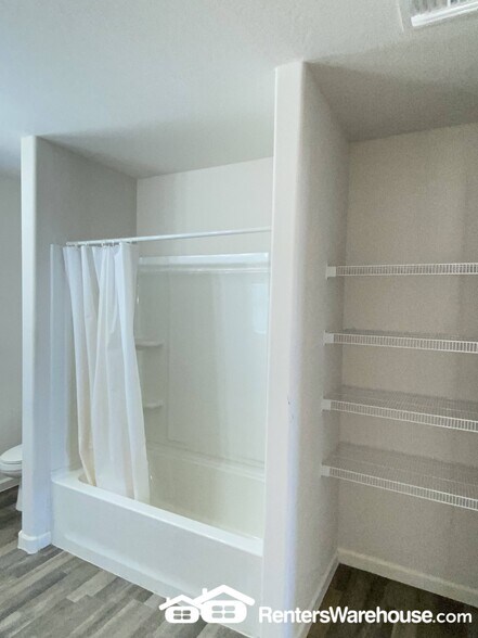 Building Photo - 335 Watson Pl