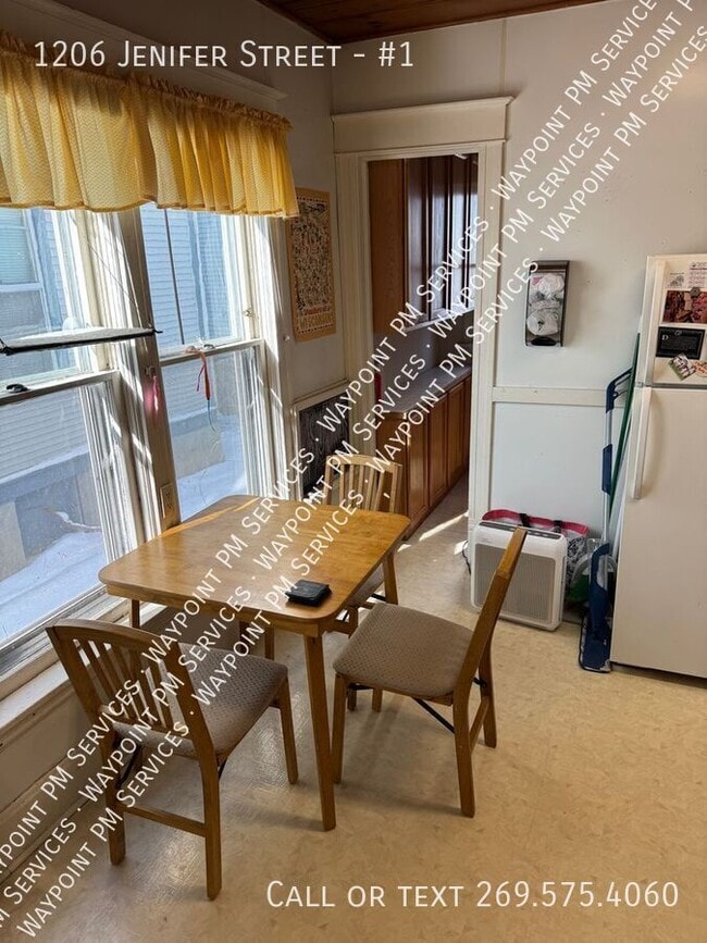 Building Photo - 1206 Jenifer St