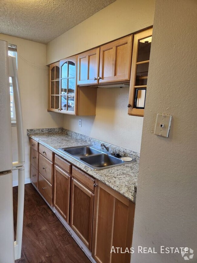 Building Photo - ONE MONTH FREE RENT IF MOVED IN BY 2/20! C...