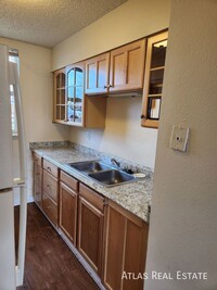 Building Photo - 2 WEEKS FREE RENT IF MOVED IN BY 2/15! Cen...