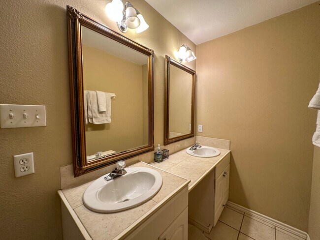 Building Photo - 15409 Salt Cay Ct