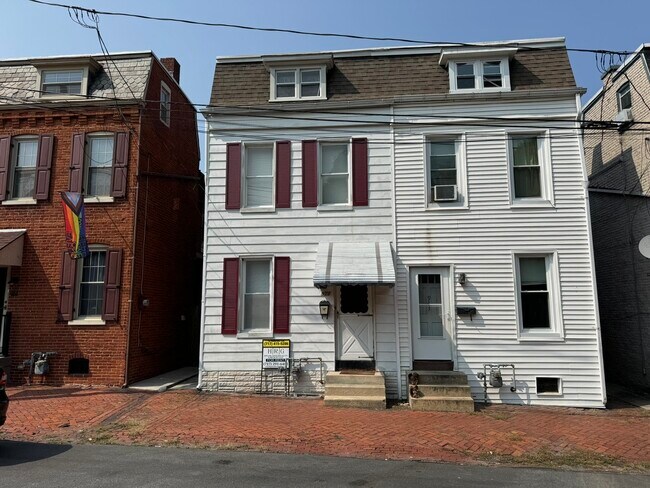Primary Photo - 911 Blunston St
