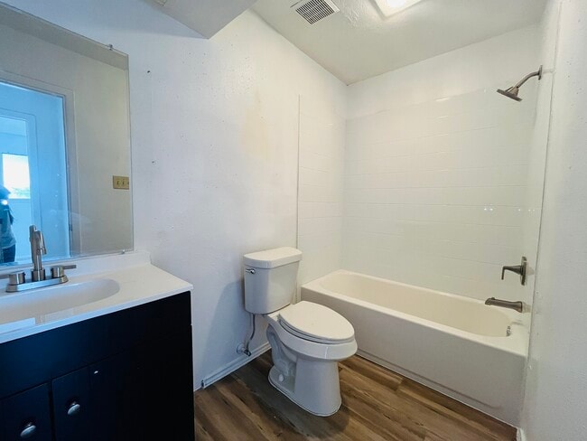 Building Photo - 6981 Chasewood Dr