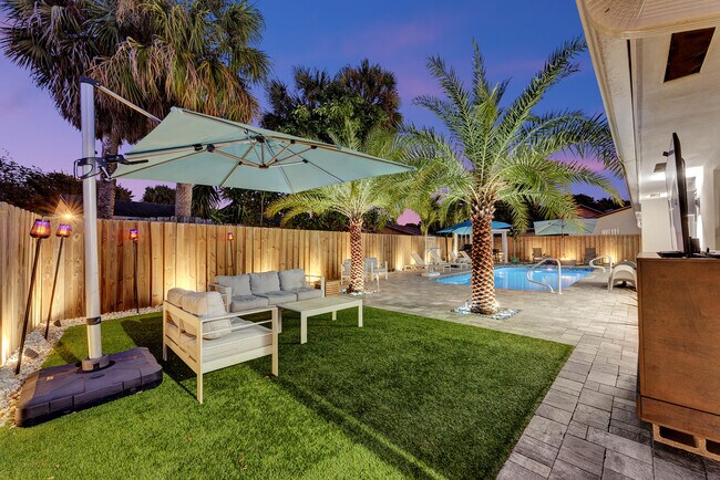 Building Photo - 707 W Boulevard Chatelaine