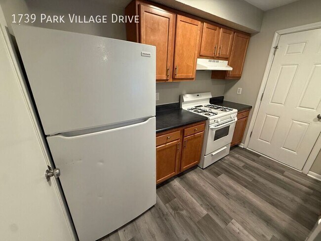 Building Photo - 1739 Park Village Dr