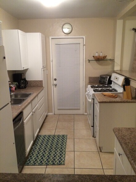 Building Photo - 536 39th W St