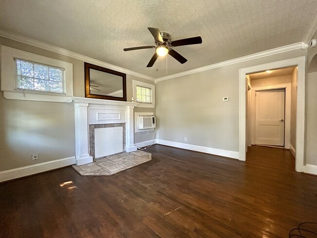 Building Photo - 2547 Pinckney Ave