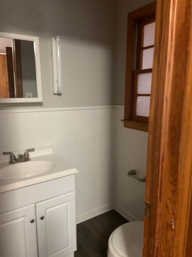 Building Photo - 3 BR house available near Target on Lawndale!