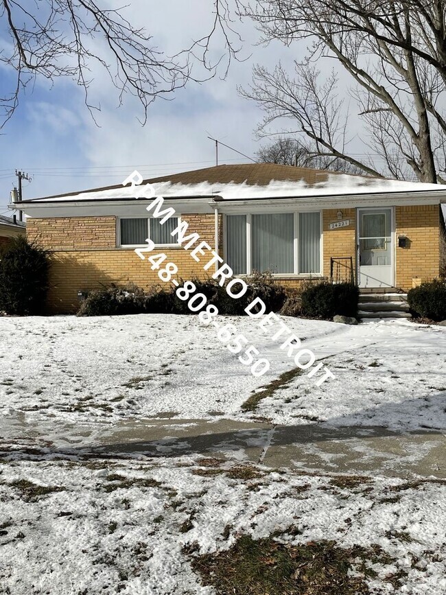 Building Photo - Oak Park Ranch Home in Oak Park