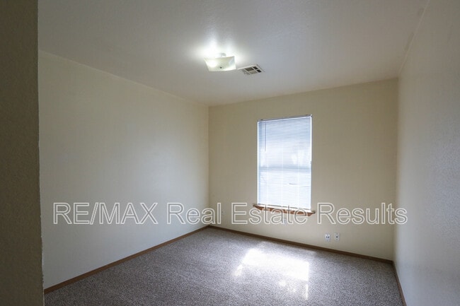 Building Photo - 2223 W Roselawn St