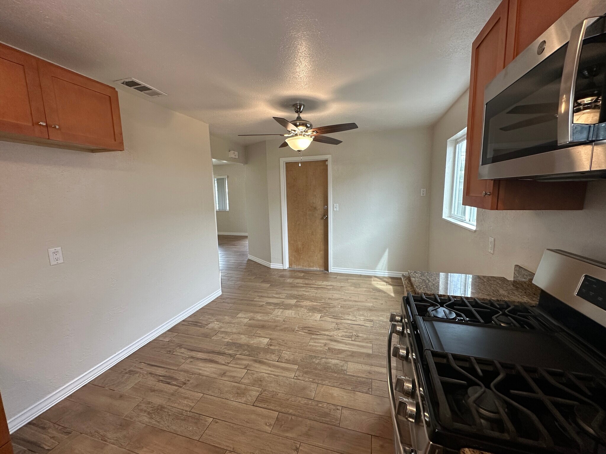 Building Photo - 539 S Gertrude Ave