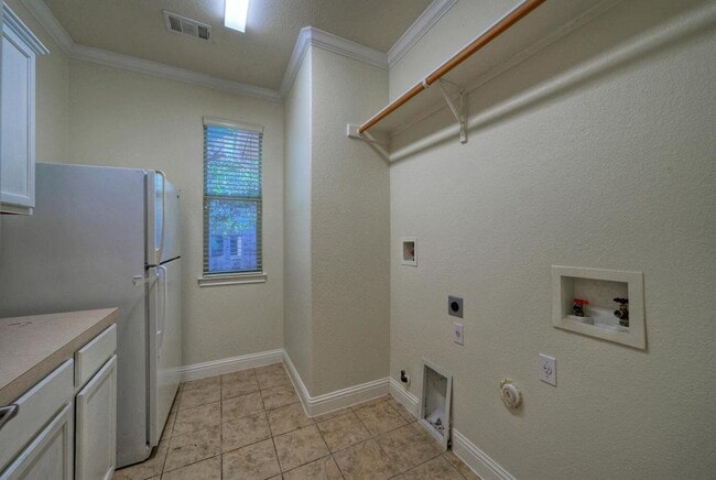 Building Photo - 7216 Via Correto Dr