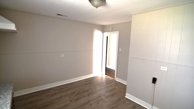 Building Photo - Housing Authority Vouchers Accepted !! 2-bedroom, 1-bathroom DUPLEX located in Mid City North, Ba...