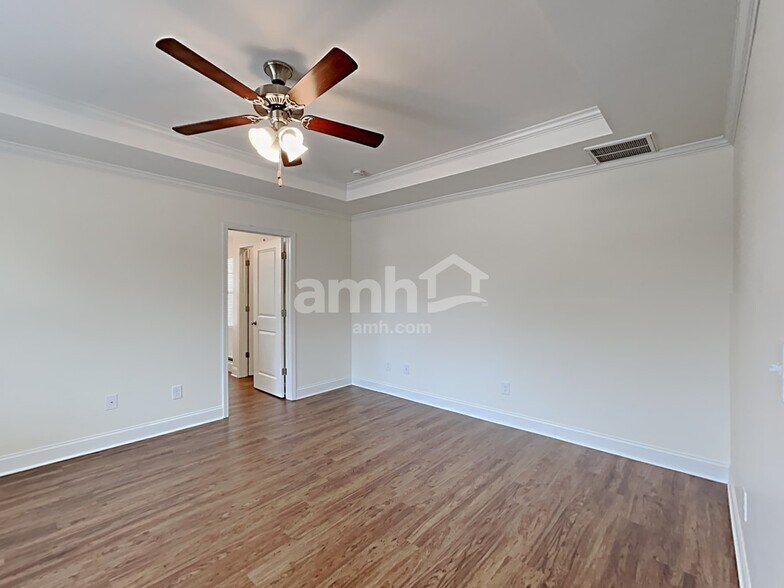 Building Photo - 82 Gregory Dr