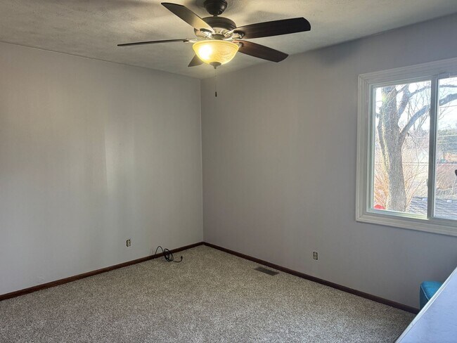 Building Photo - Spacious 4-Bed Ranch in Papillion–La Vista Schools