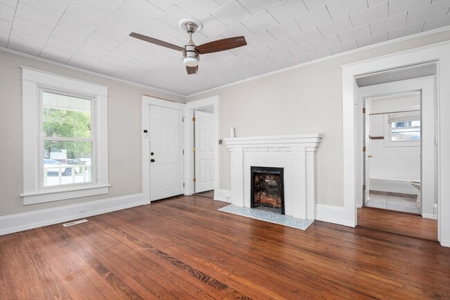 Building Photo - Cozy 3-Bedroom Home with Classic Charm in ...