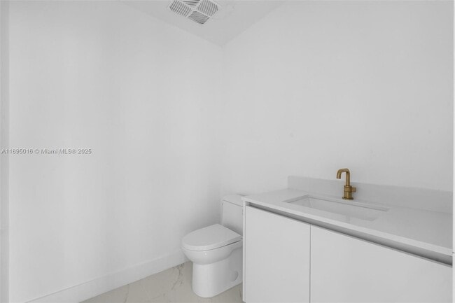 Building Photo - 700 NE 24 # 3707 MIAMI, FL 33137