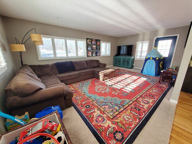 Building Photo - New Property Available for Rent in Saint L...