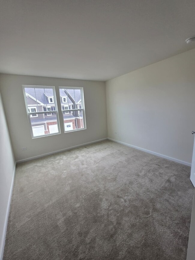 Building Photo - 5931 Hawkweed Dr