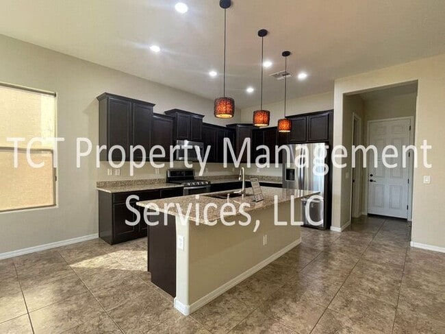 Building Photo - Stunning Home in Gated Community